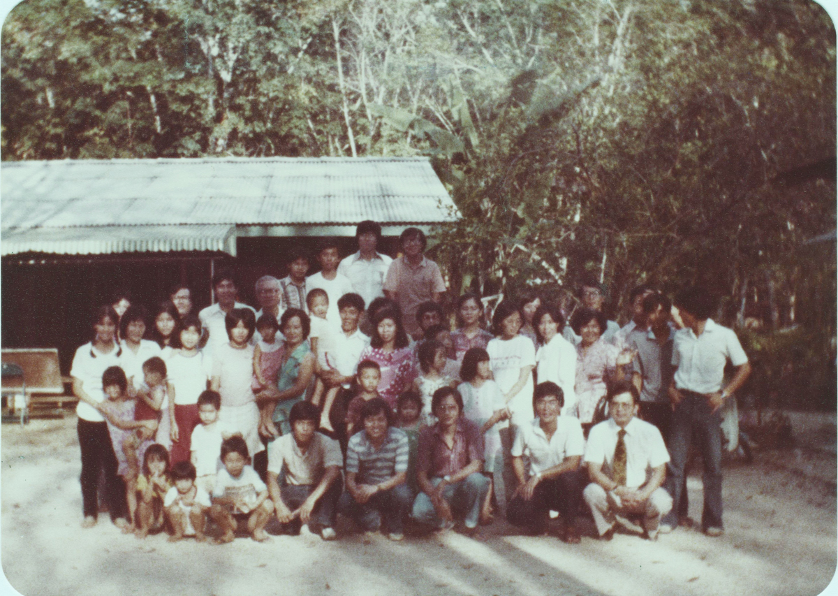 (3)1981-1982-Group-Photo-after-Evangelical-Service